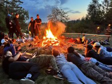Buřty, kytara a oheň . Pravý tabor